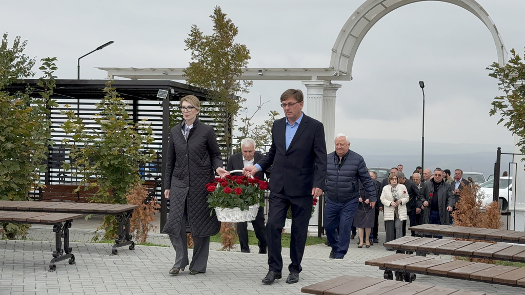 Депутаты Парламента КБР почтили память павших на Курпских высотах