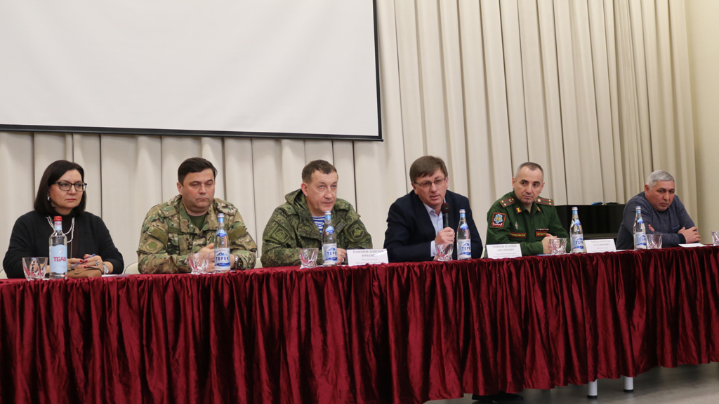 Состоялась встреча старшеклассников школ района с военным комиссаром КБР Дмитрием Пахомовым
