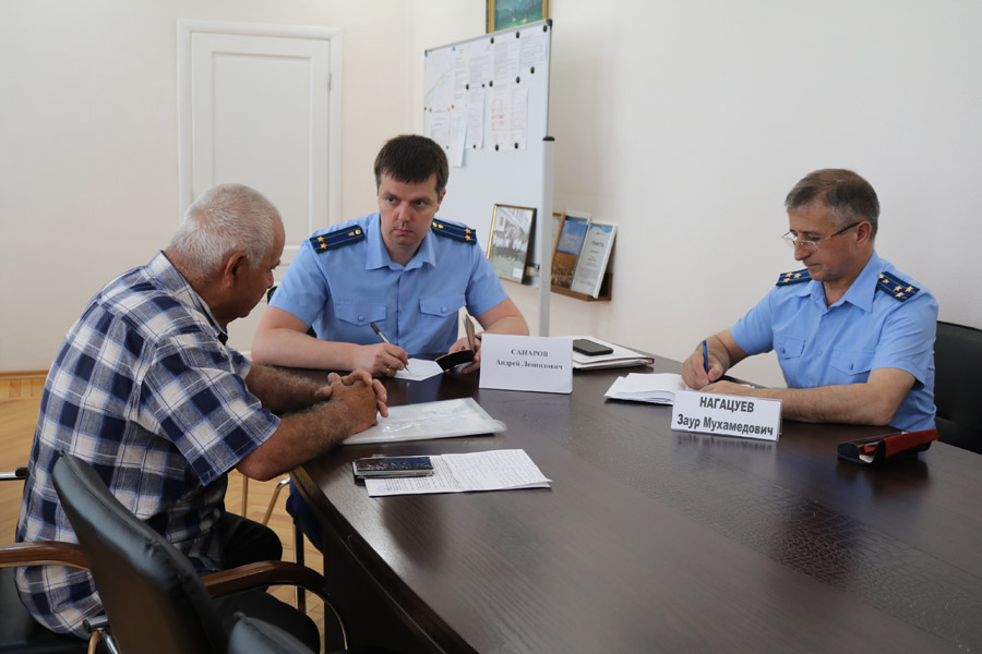 В администрации Терского района проведен прием граждан представителем прокуратуры Республики