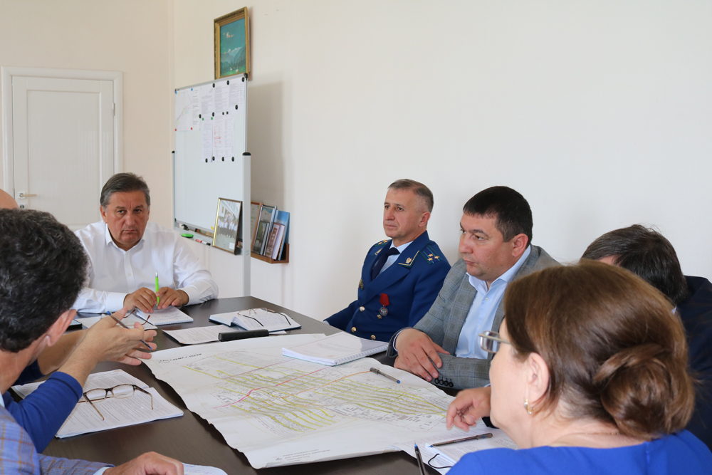 В администрации района состоялось совещание по вопросу предоставления земельных участков многодетным семьям