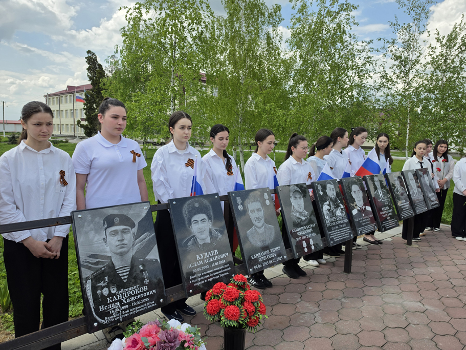 В сельском поселении Верхний Акбаш увековечили память лейтенанта Ислама Кандрокова