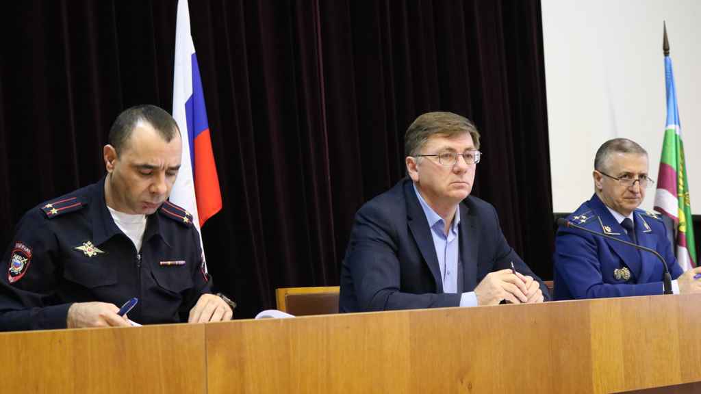 Обсуждены меры общественной безопасности и антитеррористической защищенности объектов на период проведения новогодних мероприятий
